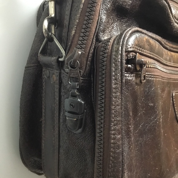 Genuine Leather Zippered Shoulder Messenger Bag - Picture 4 of 16